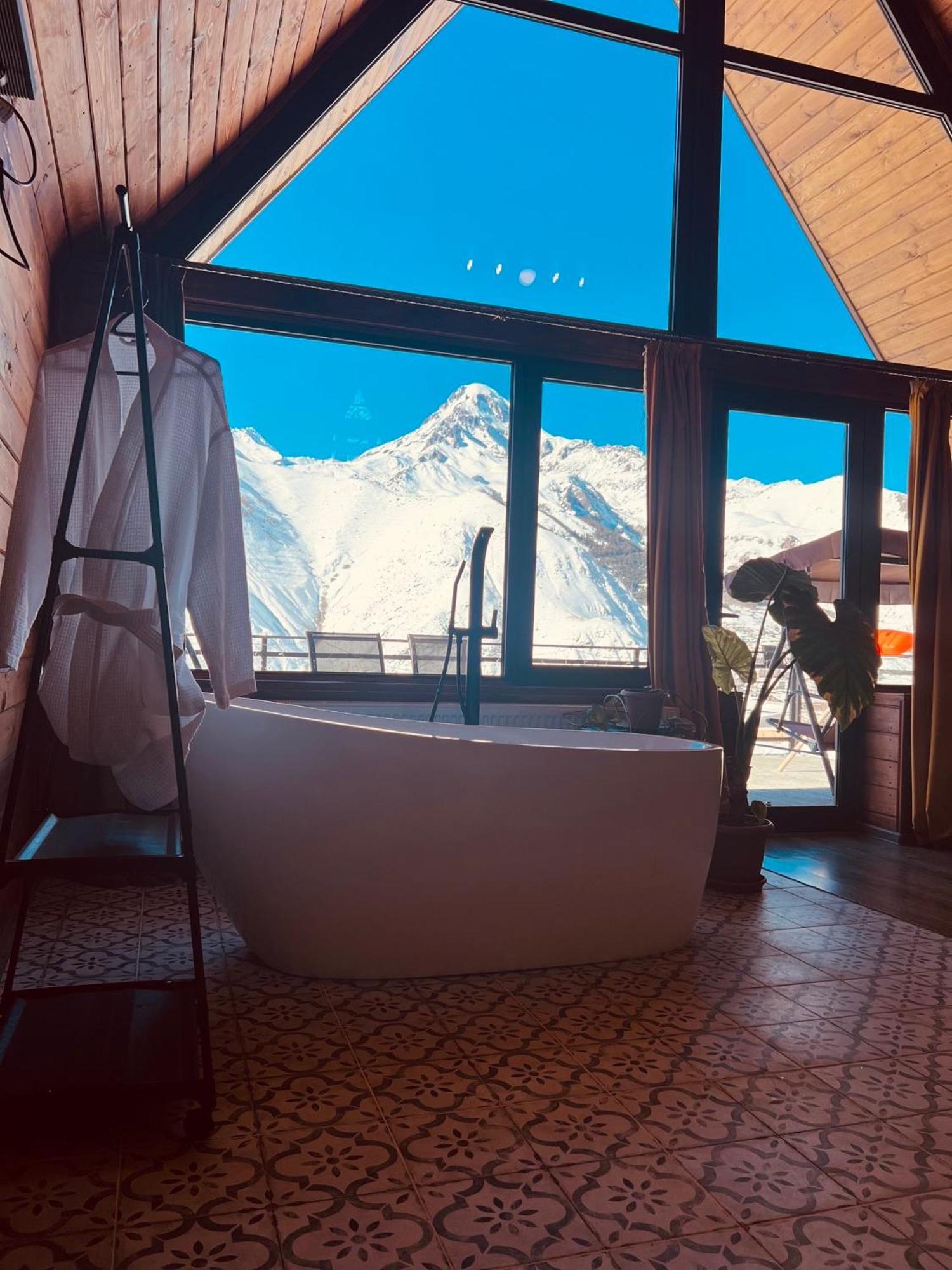 Kera Cottages Kazbegi Екстериор снимка