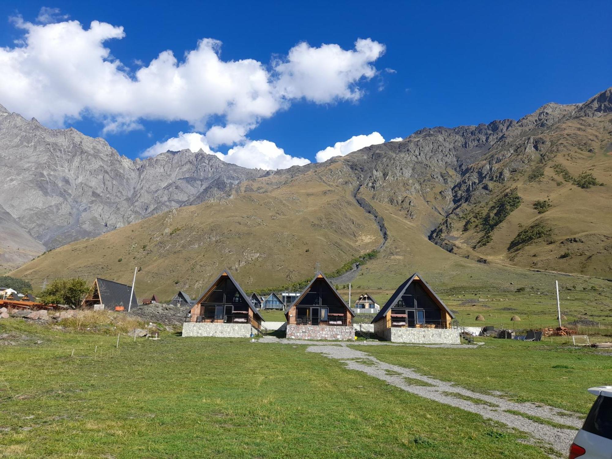 Kera Cottages Kazbegi Екстериор снимка