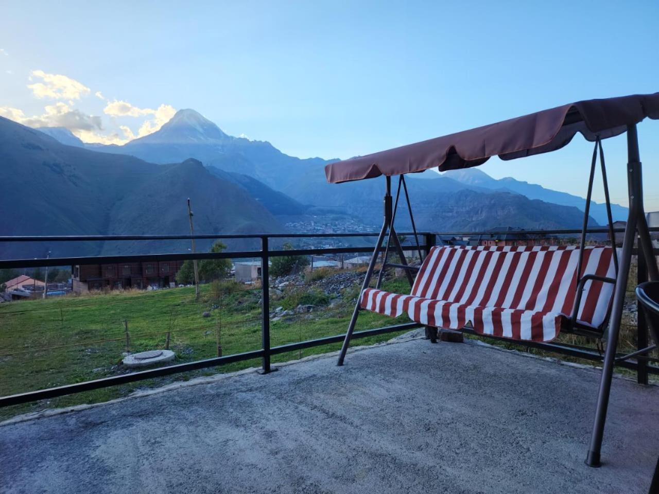Kera Cottages Kazbegi Екстериор снимка