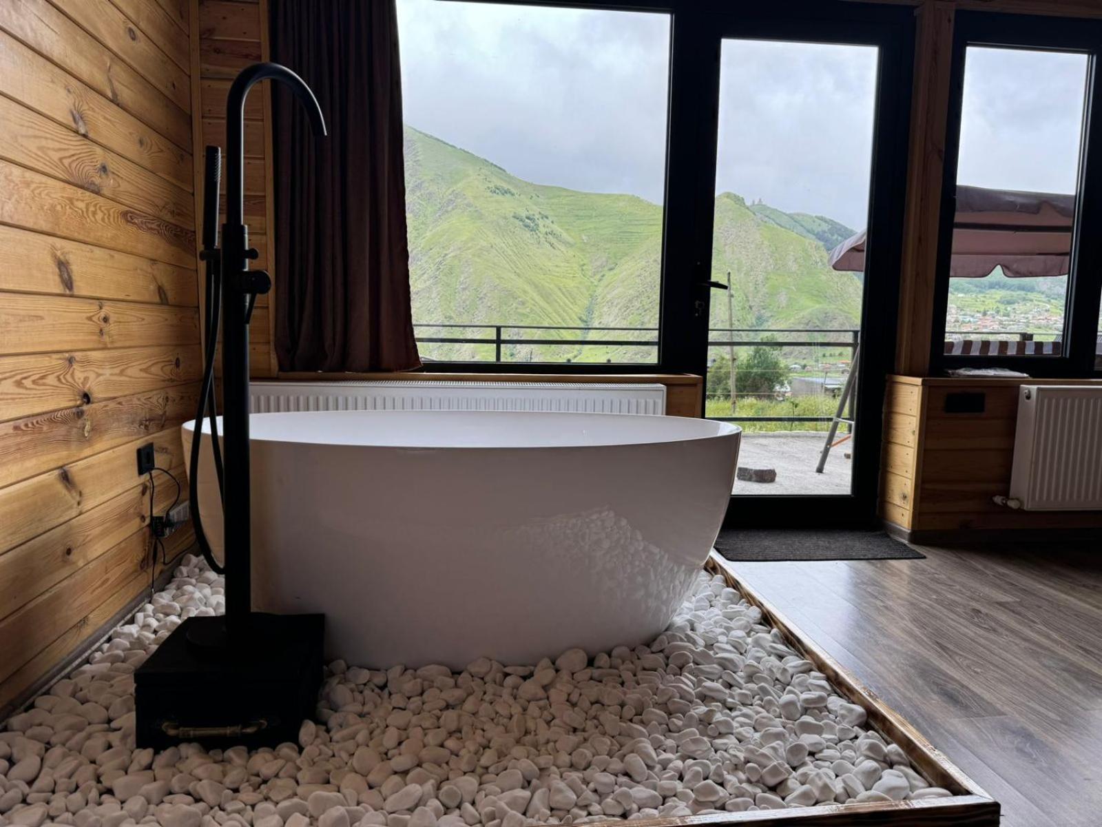 Kera Cottages Kazbegi Екстериор снимка