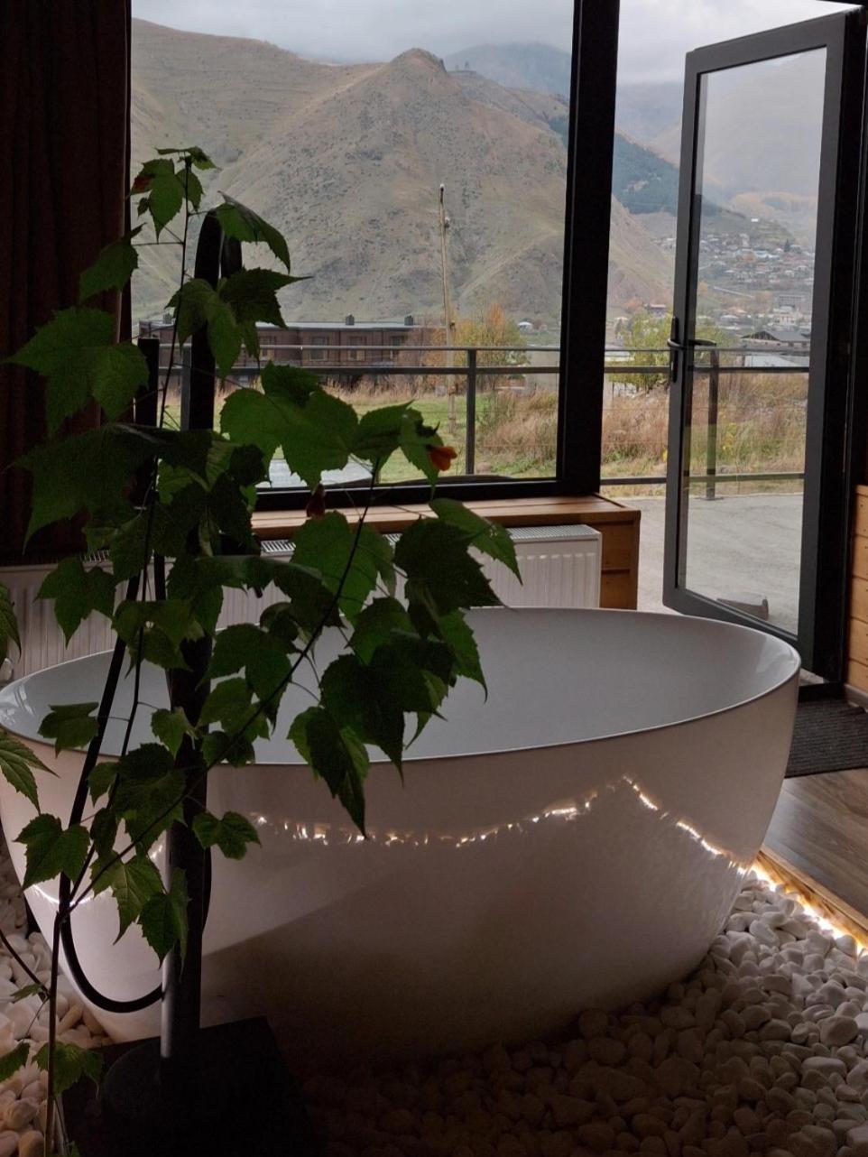 Kera Cottages Kazbegi Екстериор снимка